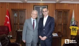 Etimesgut Belediye Başkanı Erdal Beşikçioğlu eski ABB Başkanı Murat Karayalçın'ı makamında ağırladı