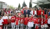 Yenimahalle Belediye Başkanı Fethi Yaşar vatandaşların 23 Nisan heyecanına ortak oldu