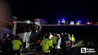 Niğde - Ankara otoyolunda otobüs devrildi: 2 Ölü
