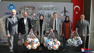 Akyurt Belediyesi okullara spor malzemesi yardımı yaptı
