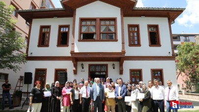 Ankara Çubuk'ta meslek edindirme kursuna katılan kadınlara sertifika verildi