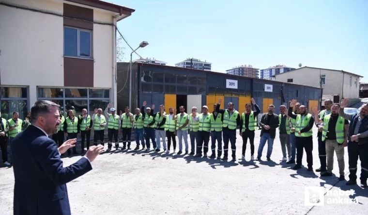 Pursaklar Belediye Başkanı Ertuğrul Çetin belediye personelleri ile bayramlaştı