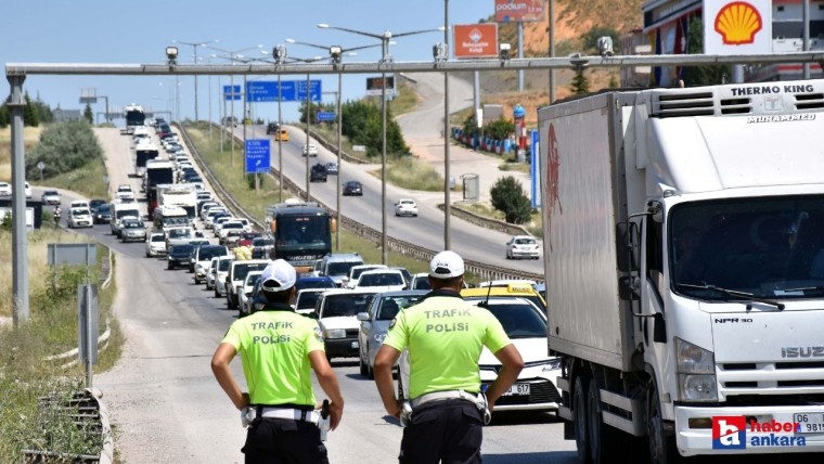 Ankara'ya giriş noktaları ve kilit kavşakta trafik yoğunluğu yaşanıyor