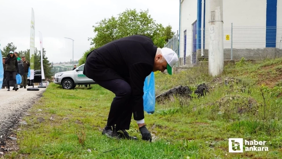 Kızılcahamam Belediye Başkanı Süleyman Acar Orman Benim etkinliği kapsamında çöp topladı