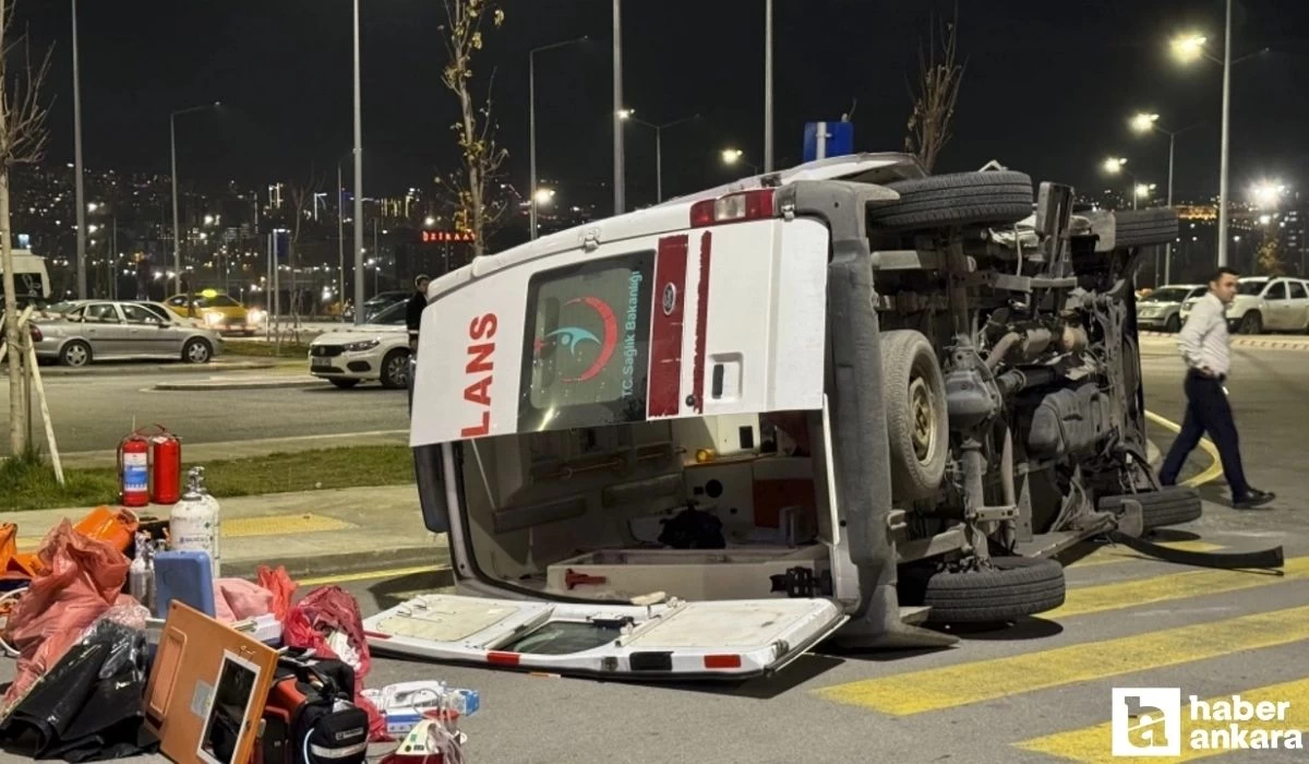 Ankara'da otomobilin çarptığı ambulans devrildi!