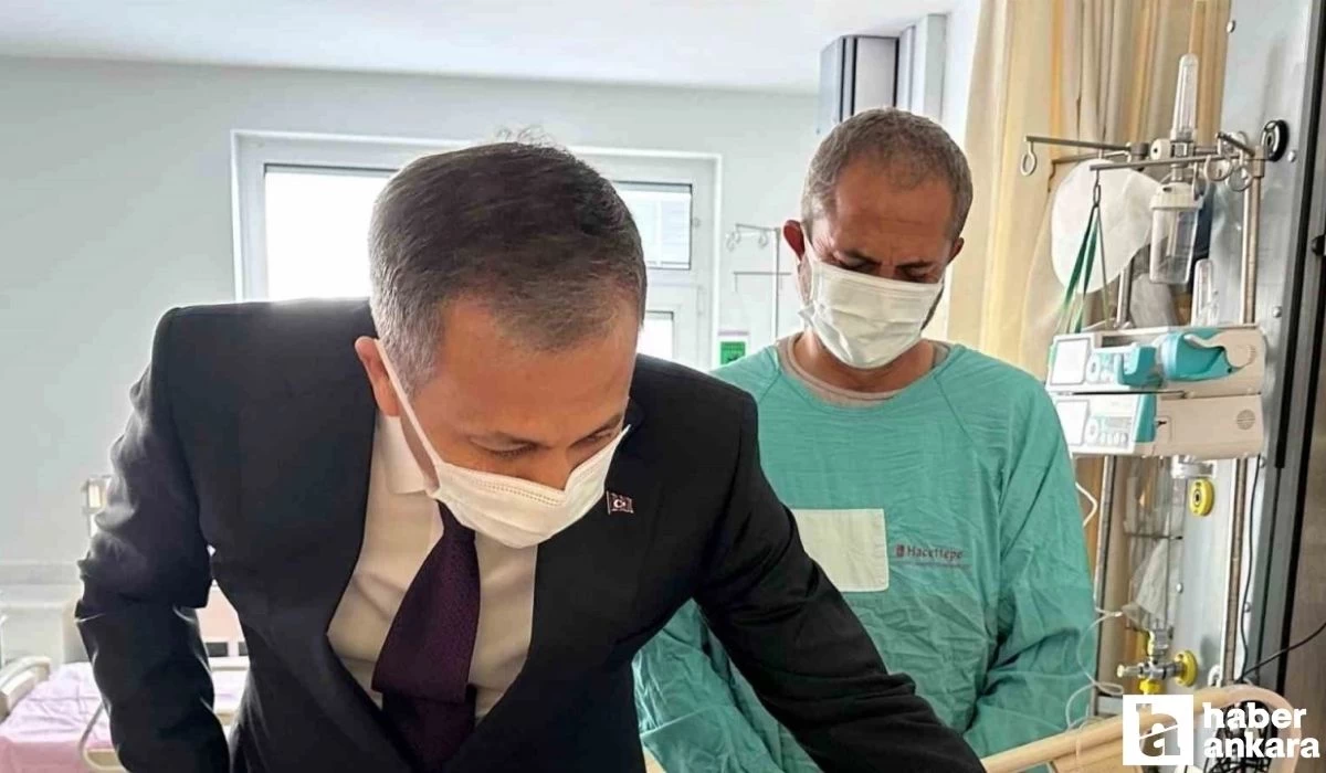 İçişleri Bakanı Yerlikaya, sokak köpeklerinin saldırısına uğrayan çocuğu hastanede ziyaret etti