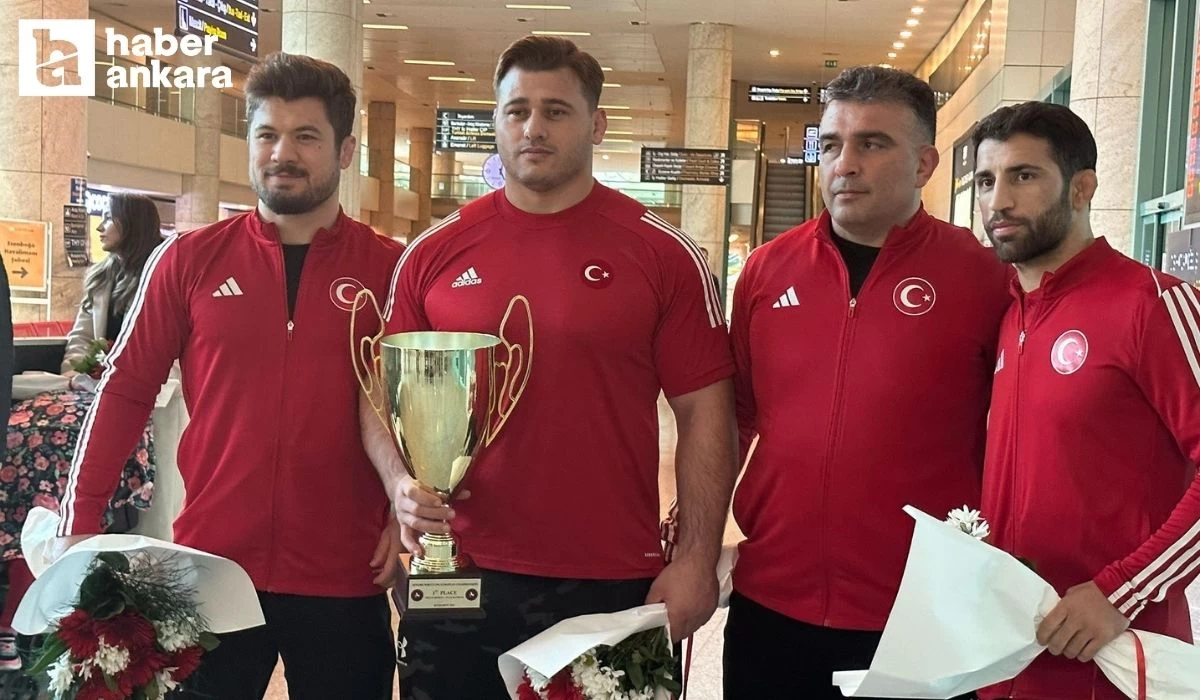 Şampiyon güreşçiler Ankara Esenboğa Havalimanında çiçeklerle karşılandı!