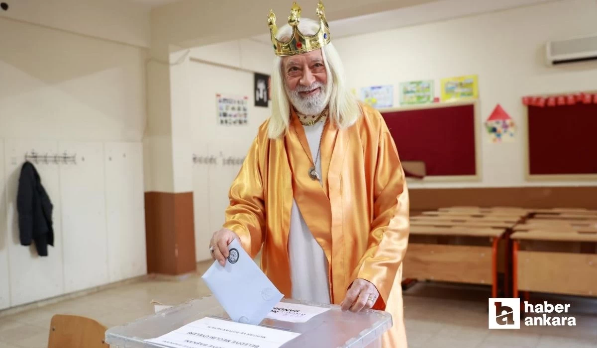 Türkiye'nin dört bir yanından gelen renkli oy kullanma görüntüleri yüzleri güldürdü