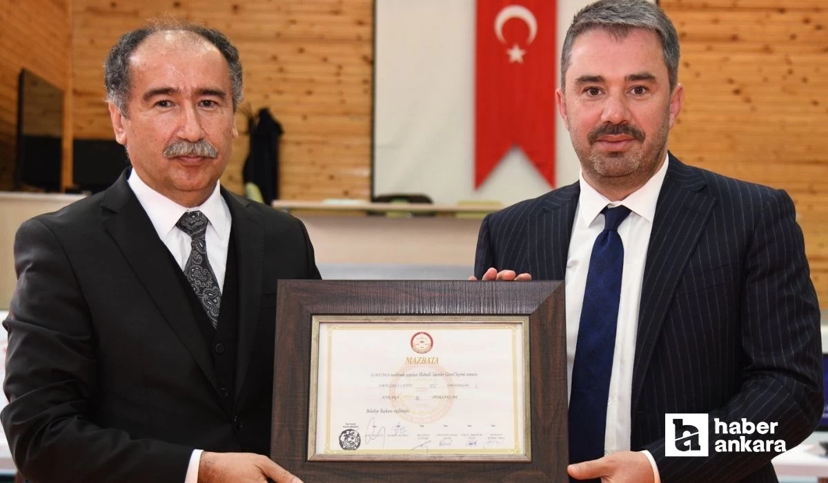 Pursaklar Belediye Başkanı Ertuğrul Çetin mazbatasını aldığını duyurdu