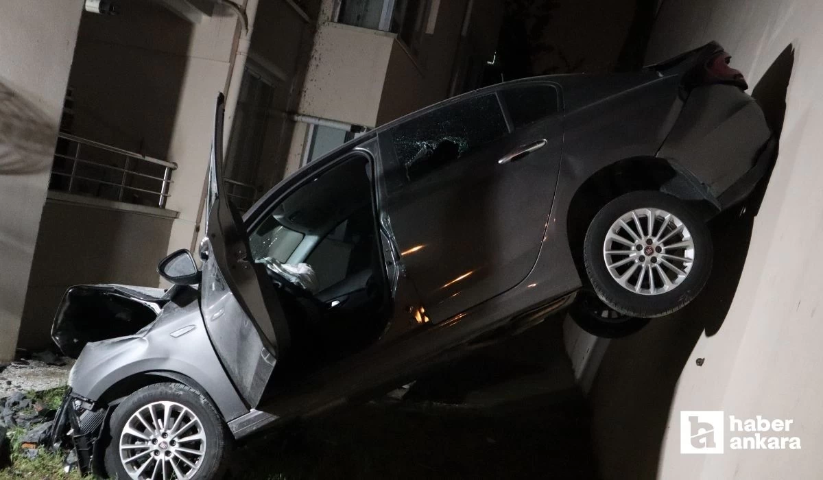 Ankara'da şaşırtan kaza! Otomobil binanın 3. katına çarptı