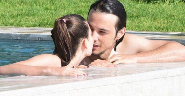 Afra Saraçoğlu ve Mert Yazıoğlu'ndan havuzda romantik görüntüler!