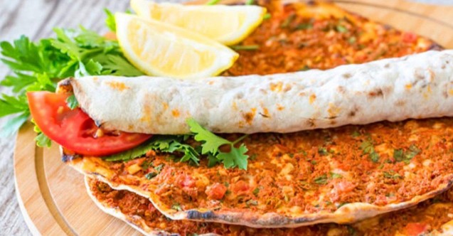 Lahmacun içi nasıl hazırlanır? Lahmacun hamuru nasıl yapılır, püf noktası nedir? Lahmacun kaç kalori? İşte Lahmacun tarifi...