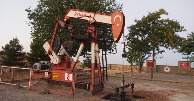 Su kuyusu açarken petrol buldu!