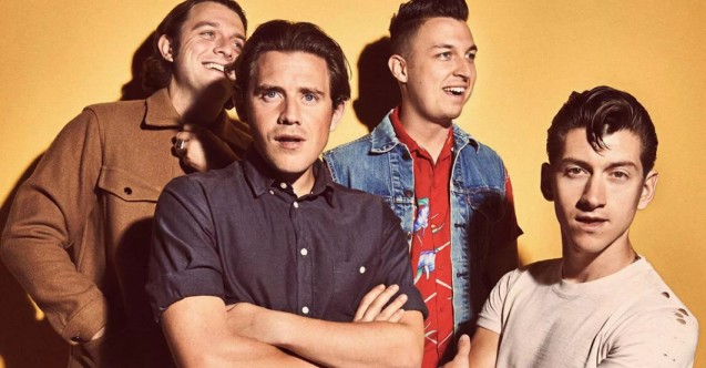 Türkiye'de konser veren Arctic Monkeys grubuna bakkal saldırısı!