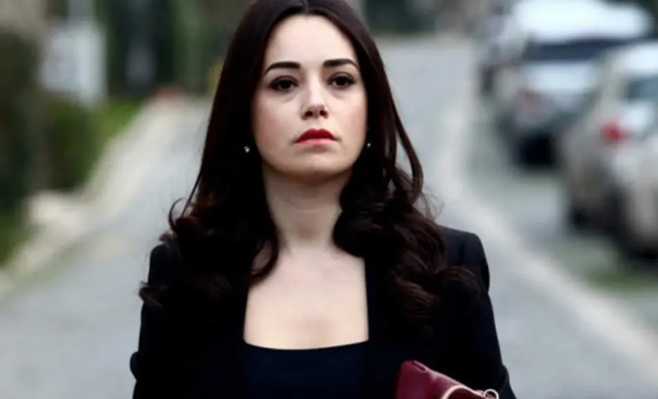 Özgü Namal ekranlara dönüyor!