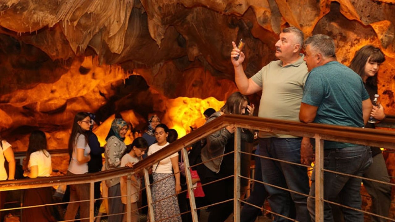 Ankara Gölbaşı Belediyesi'nde Tulumtaş Mağarasına vatandaşlardan yoğun ilgi!