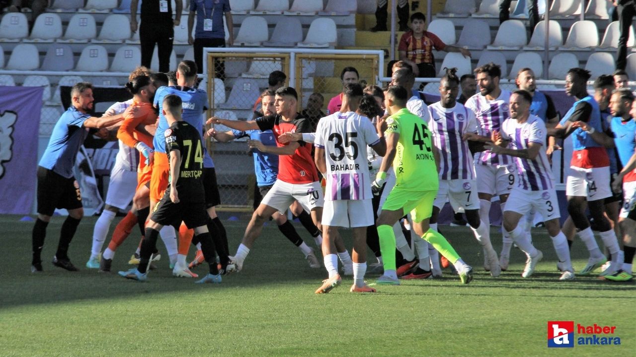Ankara Keçiörengücü - Şanlıurfaspor maçında saha karıştı oyuncular birbirine girdi