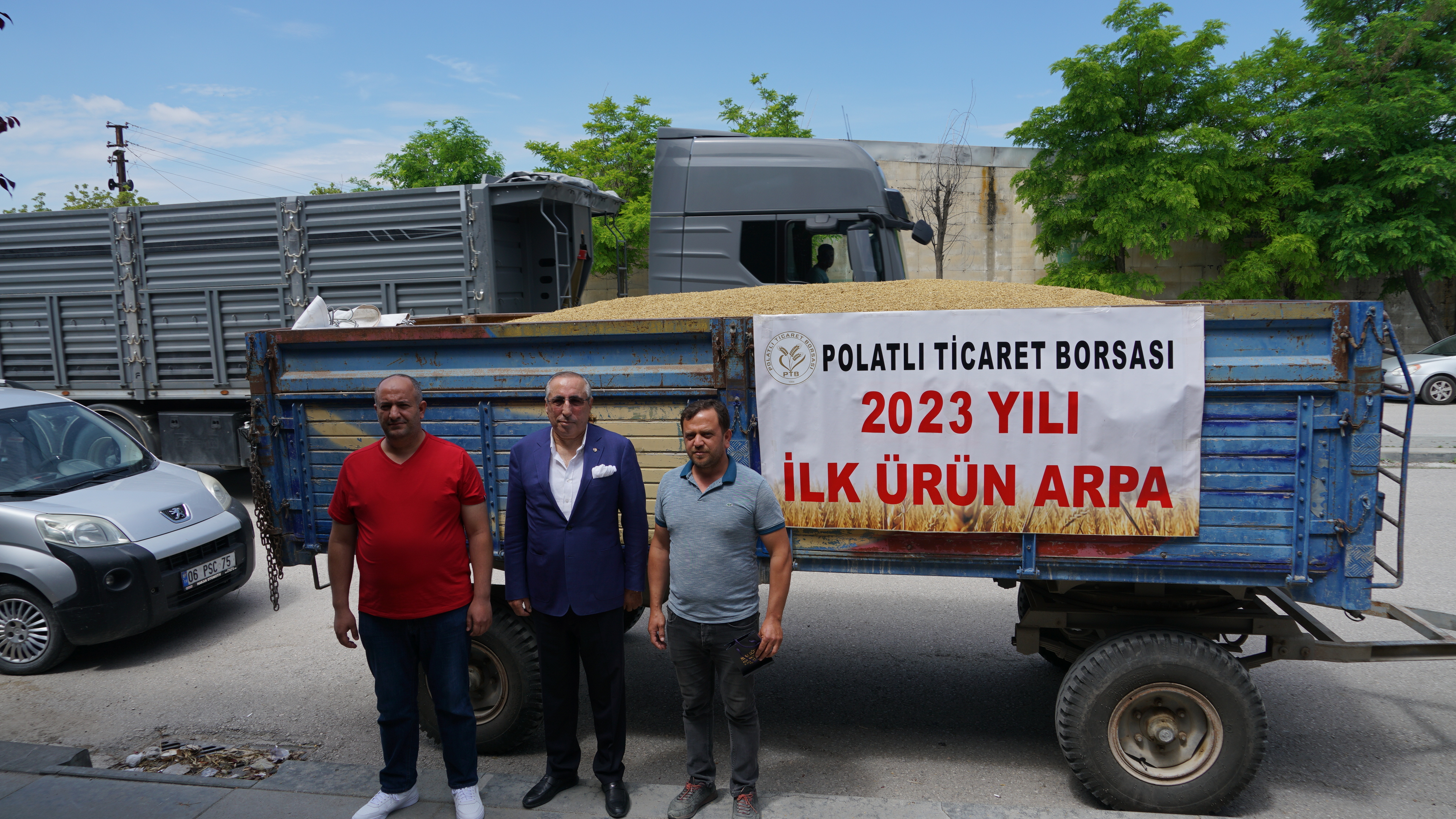 aa-20230613-31413564-31413561-polatli-ticaret-borsasinda-ilk-mahsul-arpa-6-liradan-satildi.jpg