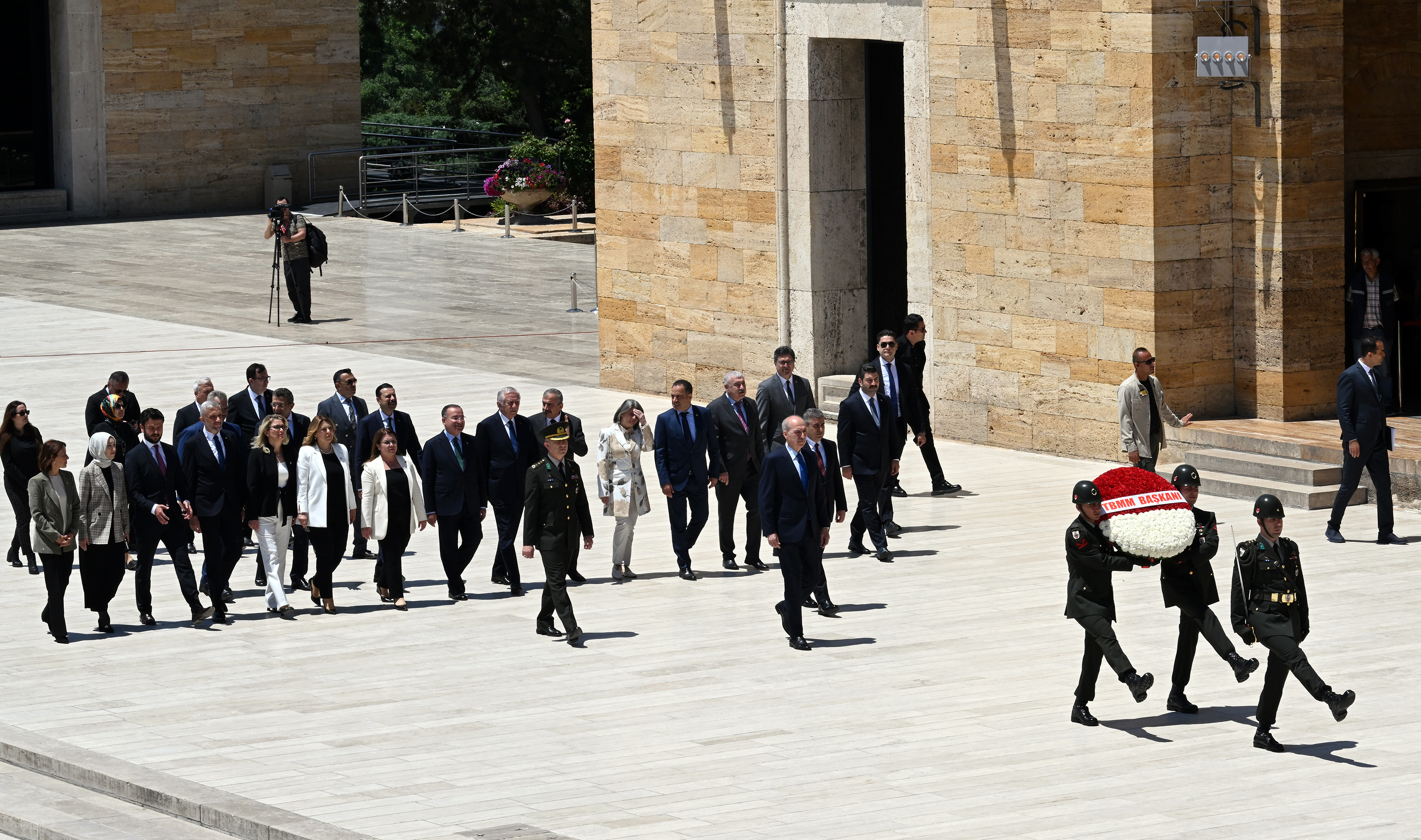 aa-20230615-31435630-31435611-tbmm-baskani-kurtulmus-ve-baskanlik-divani-uyelerinden-anitkabir-ziyareti.jpg