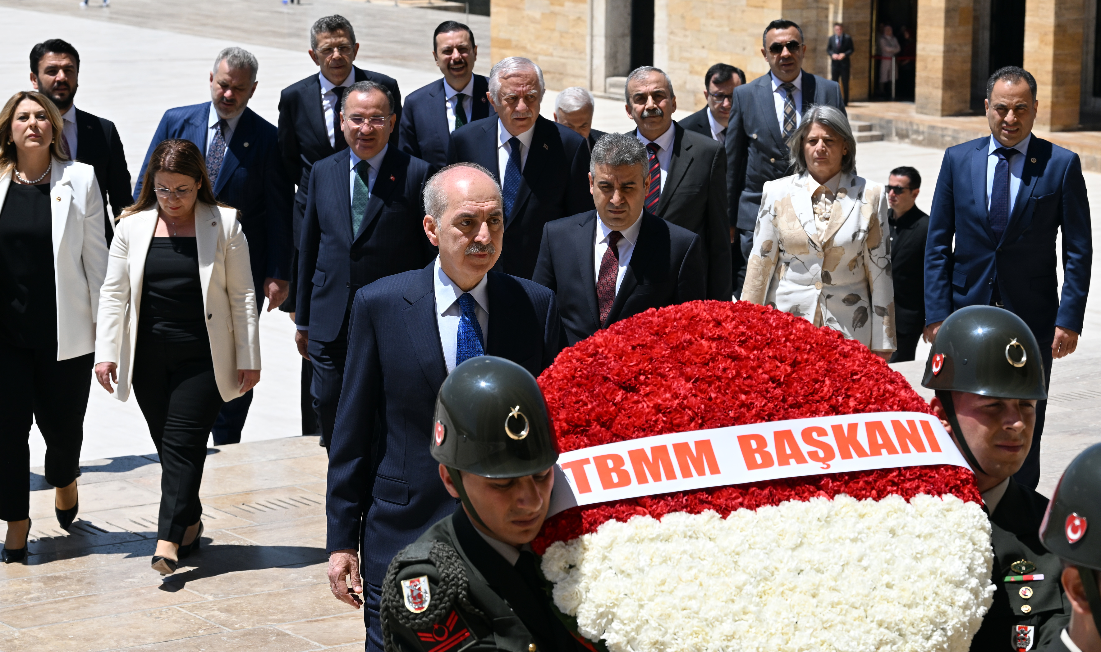 aa-20230615-31435630-31435616-tbmm-baskani-kurtulmus-ve-baskanlik-divani-uyelerinden-anitkabir-ziyareti.jpg
