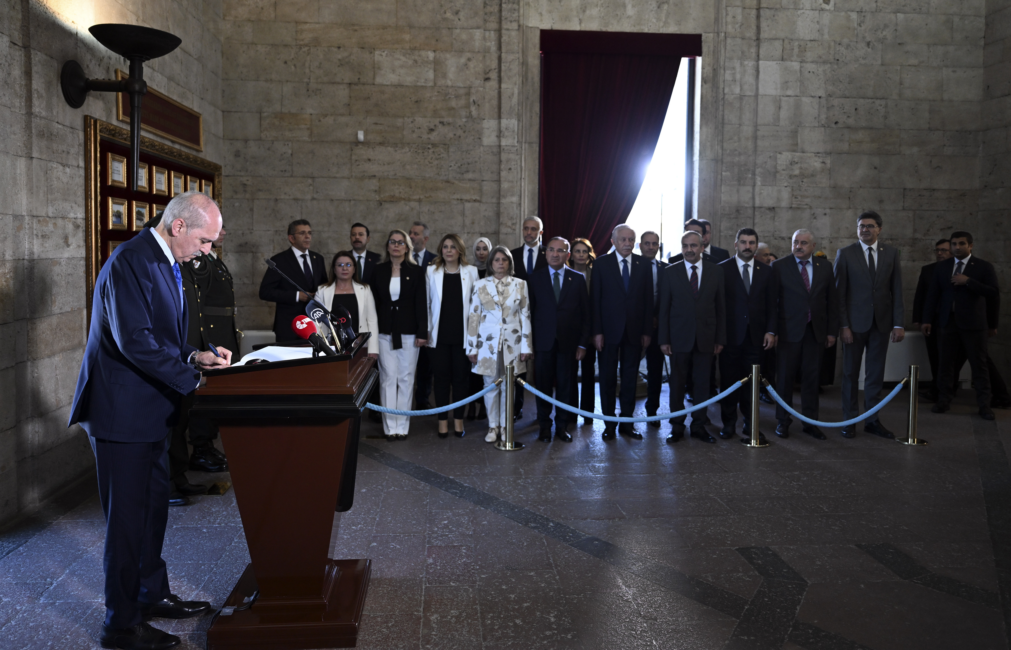 aa-20230615-31435630-31435626-tbmm-baskani-kurtulmus-ve-baskanlik-divani-uyelerinden-anitkabir-ziyareti.jpg