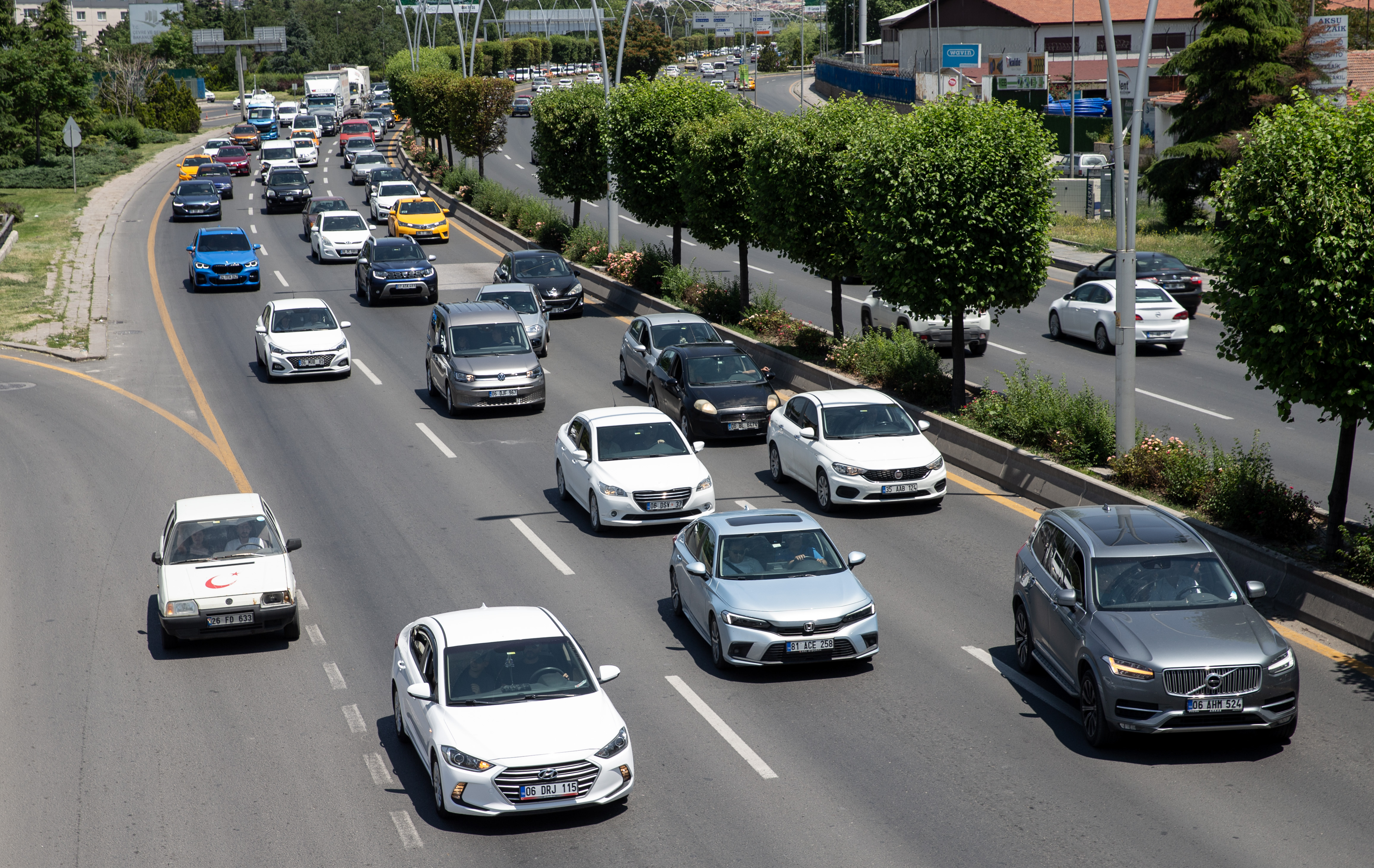 aa-20230625-31521917-31521914-baskent-yollarinda-bayram-yogunlugu.jpg
