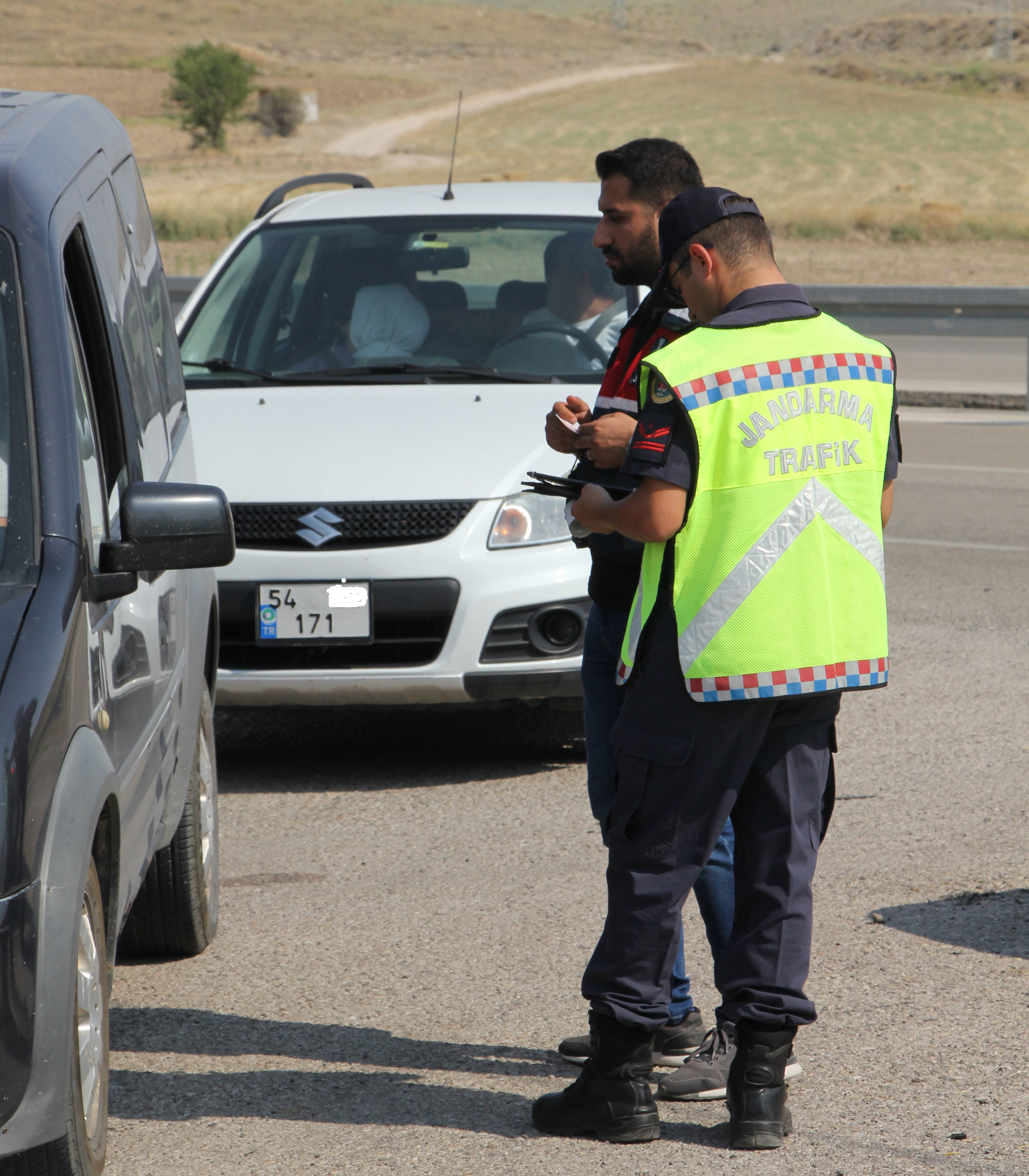 aa-20230701-31570120-31570119-beypazari-ilce-jandarma-suruculeri-uyardi.jpg