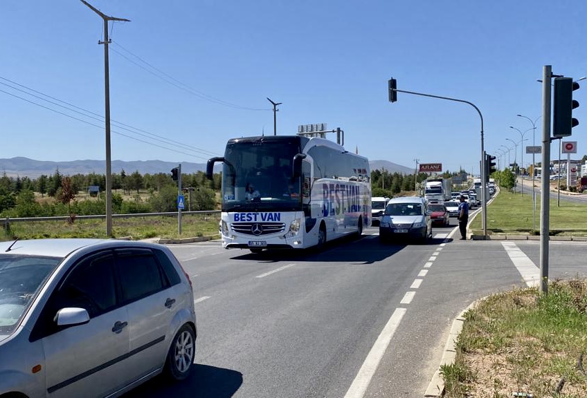 aa-20230702-31574448-31574446-ankarakayseri-kara-yolunda-trafik-yogunlugu-yasaniyor.jpg