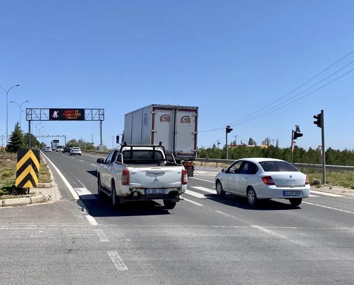 aa-20230702-31574448-31574447-ankarakayseri-kara-yolunda-trafik-yogunlugu-yasaniyor.jpg